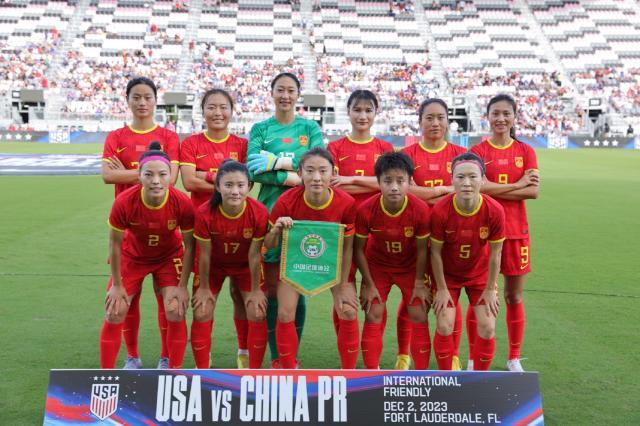 v体育-美国女足展现全方位优势 谷底中的女足无人过问