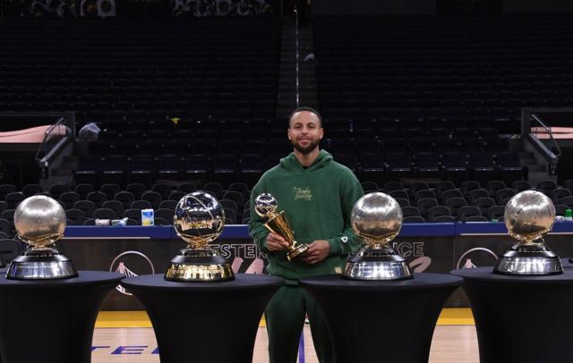 v体育-好学生库里今年双丰收：完成学业论文获盛赞